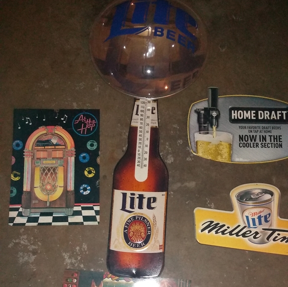 Mint condition beer signs and one moon mirror - Picture 2 of 3